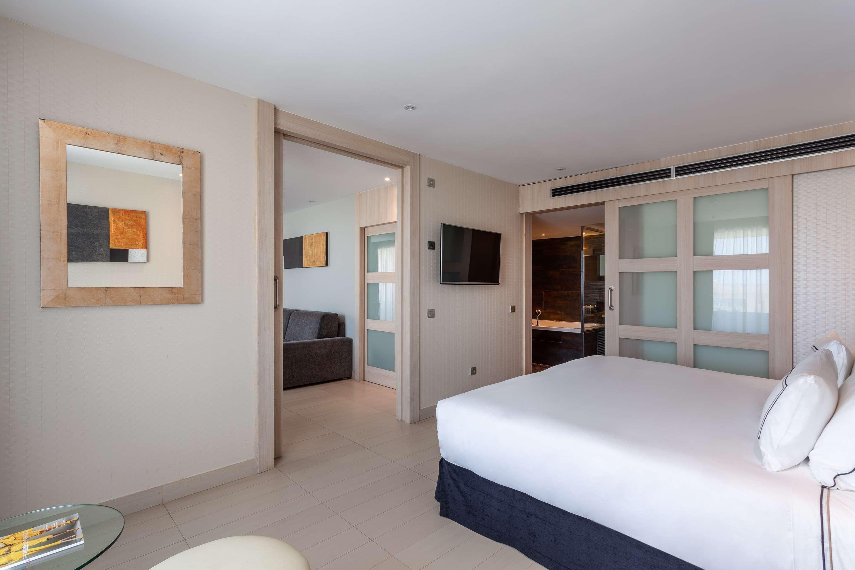 The Level At Melia Sevilla Buitenkant foto